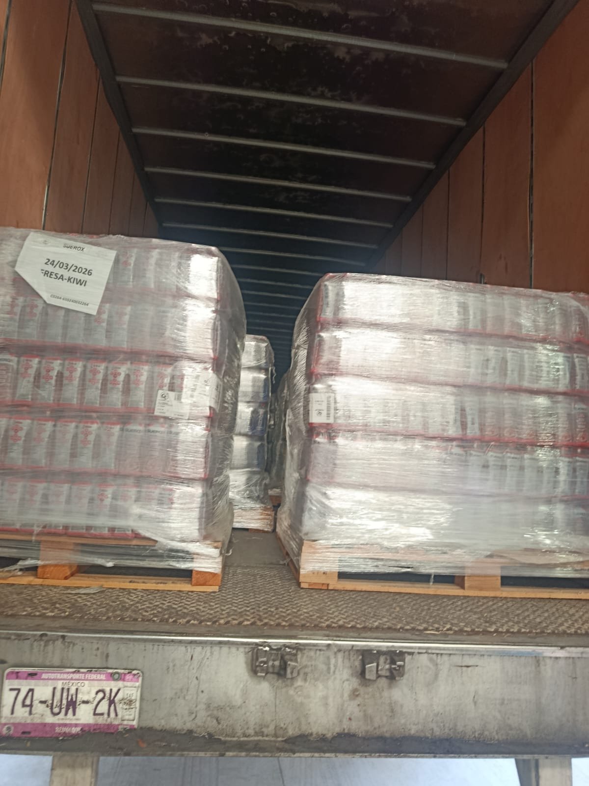 Carga paletizada asegurada en caja